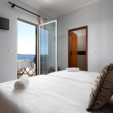 Perola Views Inn By Madeira Sun Travel بورتو مونيز المظهر الخارجي الصورة