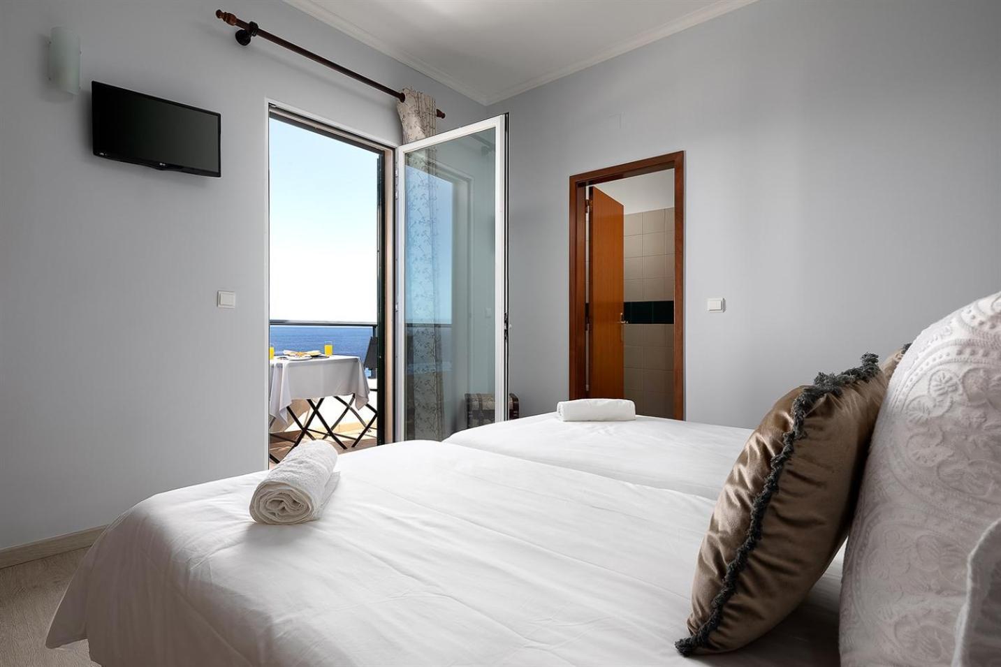 Perola Views Inn By Madeira Sun Travel بورتو مونيز المظهر الخارجي الصورة