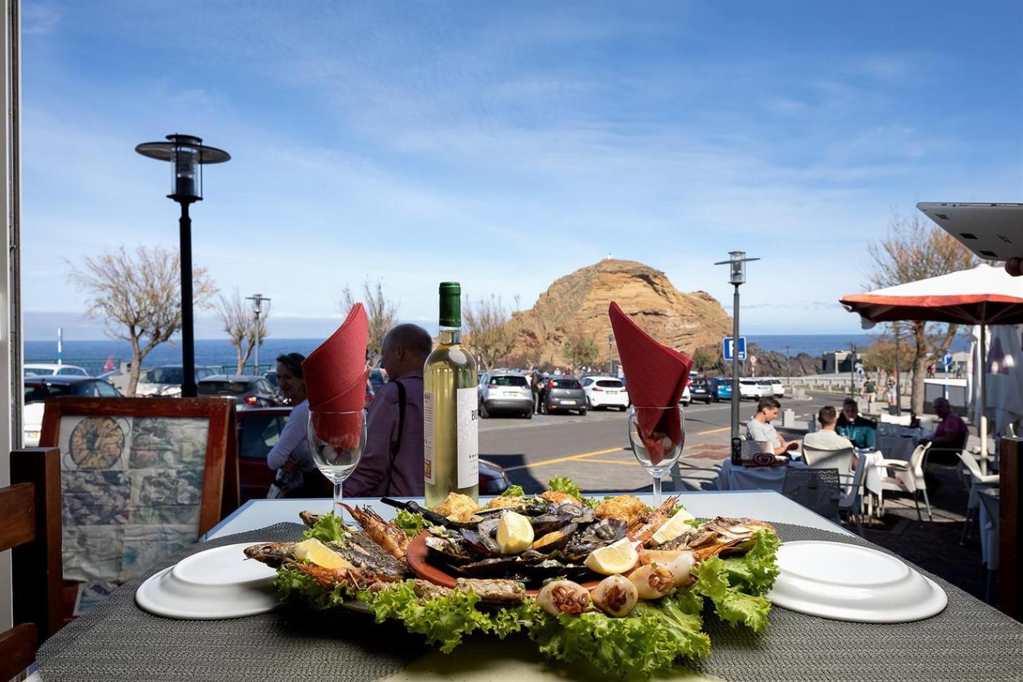 Perola Views Inn By Madeira Sun Travel بورتو مونيز المظهر الخارجي الصورة